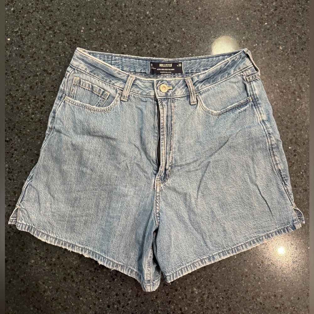 Hollister Ultra High-Rise 90s Denim Shorts